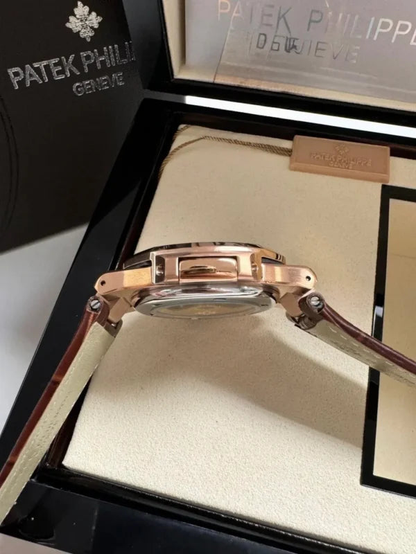 Patek Philippe Nautilus, vue de profil du boîtier