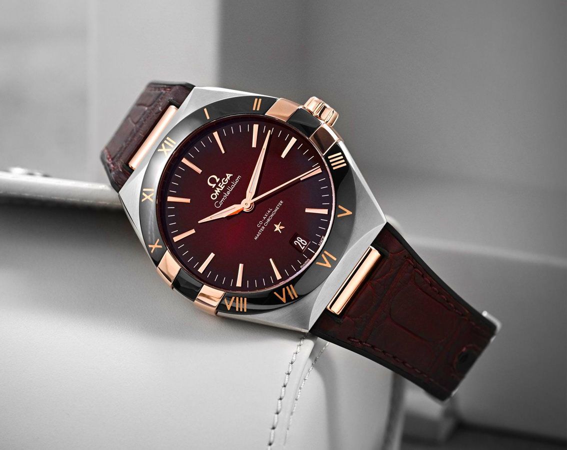 Omega Constellation 41 mm, détail de la lunette et des index