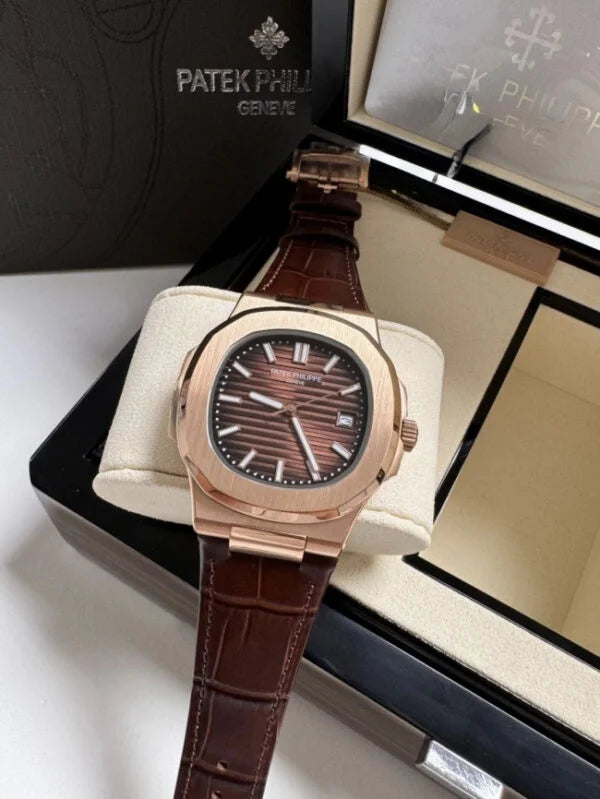 Montre Patek Philippe Nautilus sur bracelet cuir